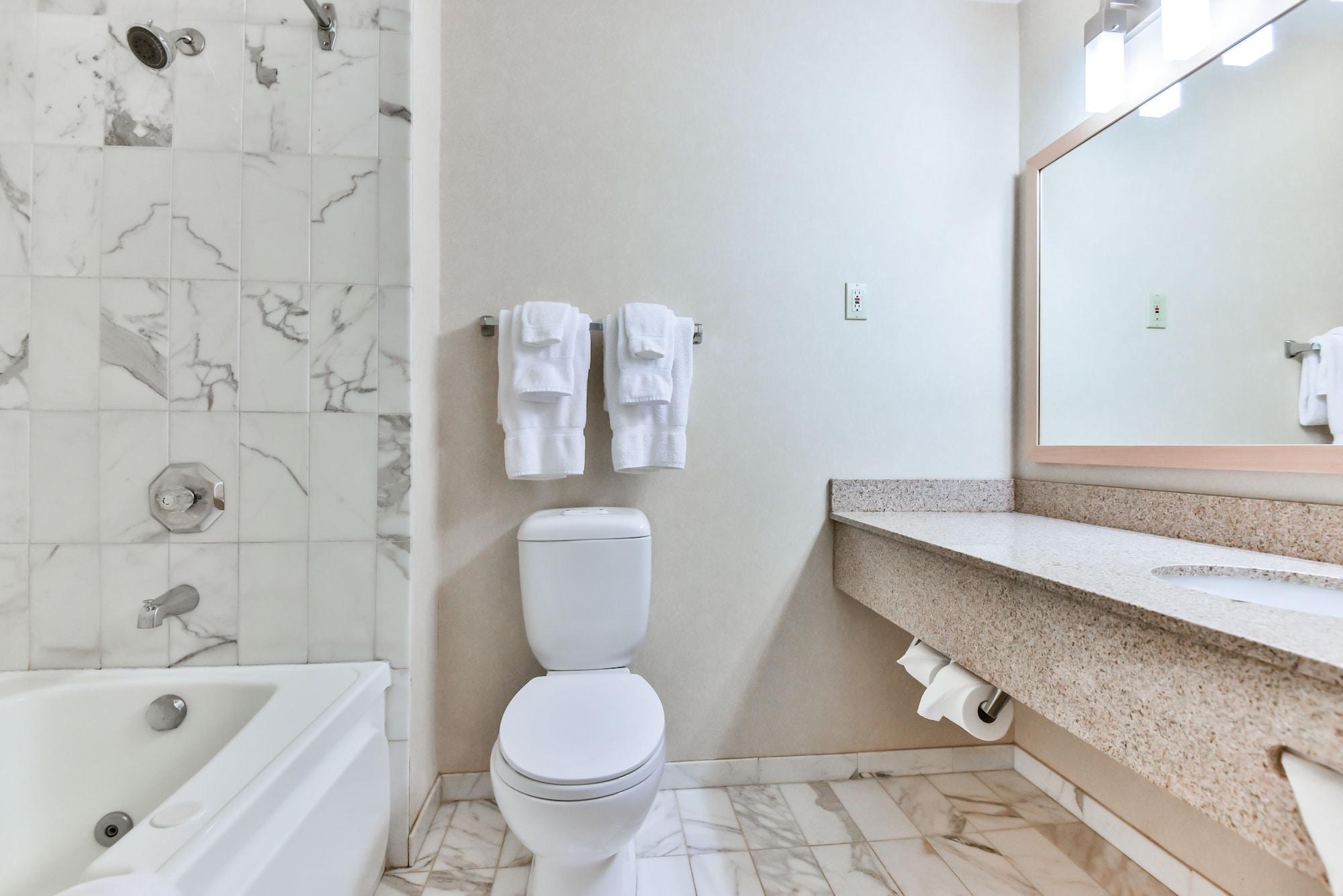 Travelodge By Wyndham Chatham Екстериор снимка