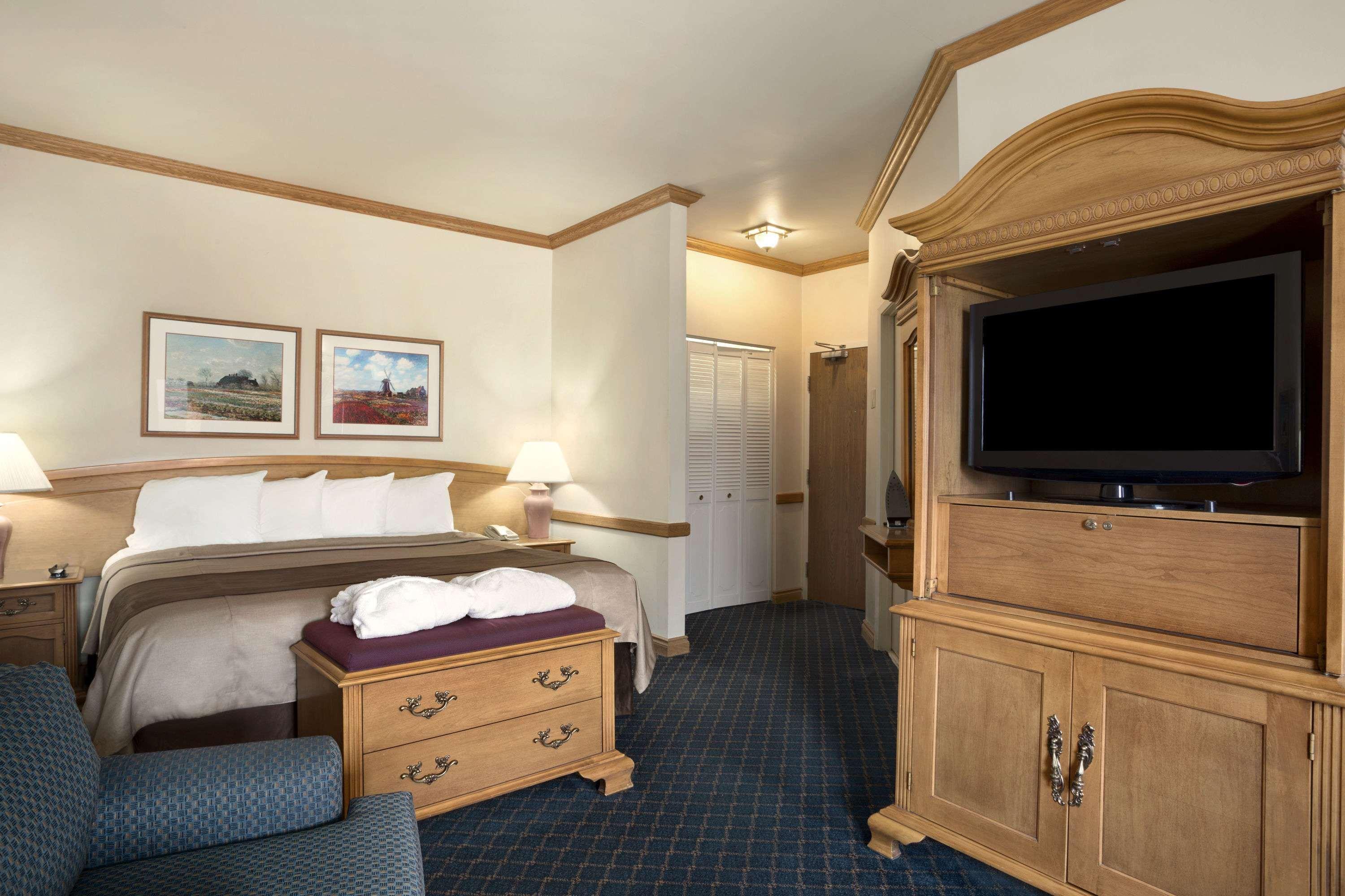 Travelodge By Wyndham Chatham Екстериор снимка
