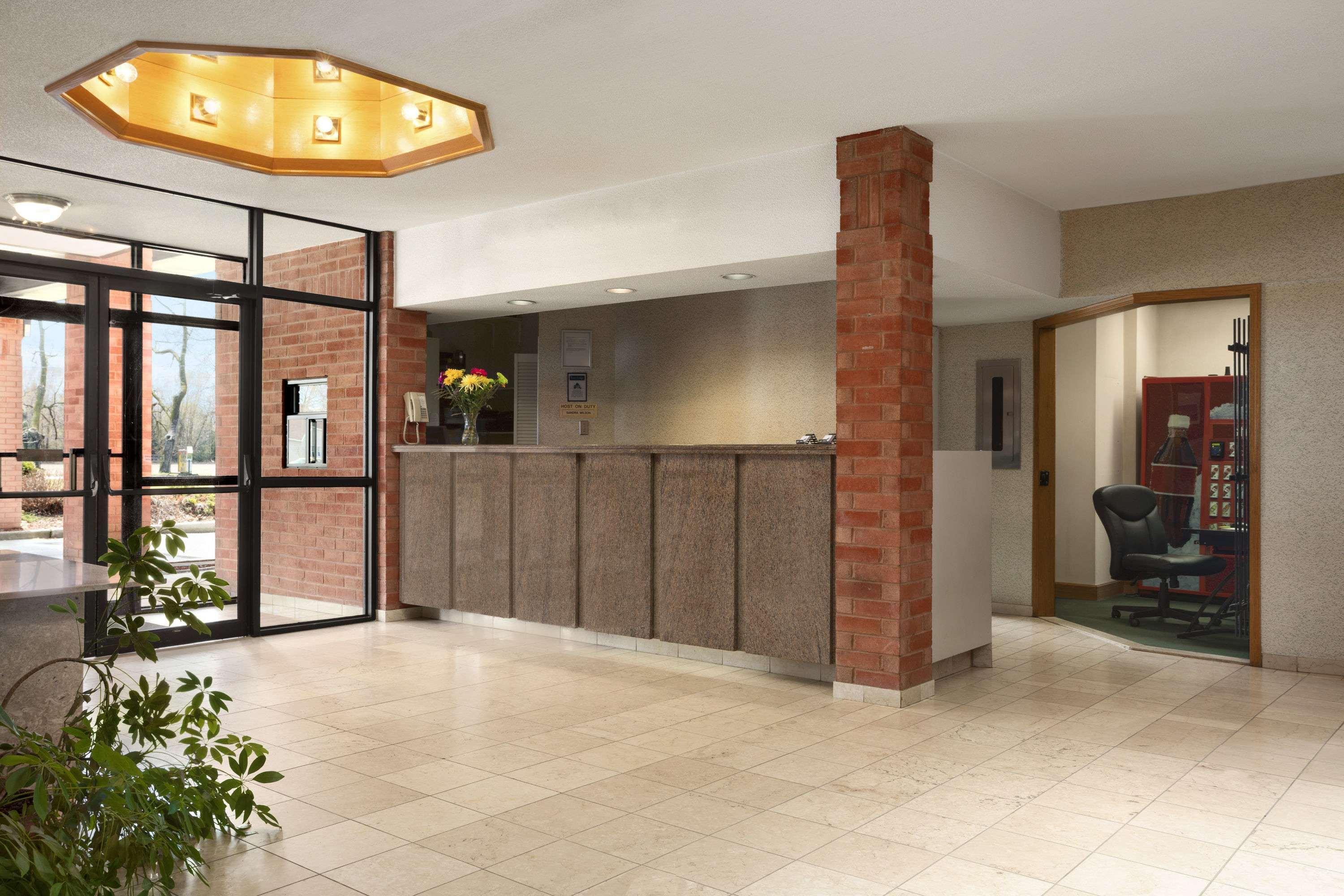 Travelodge By Wyndham Chatham Екстериор снимка