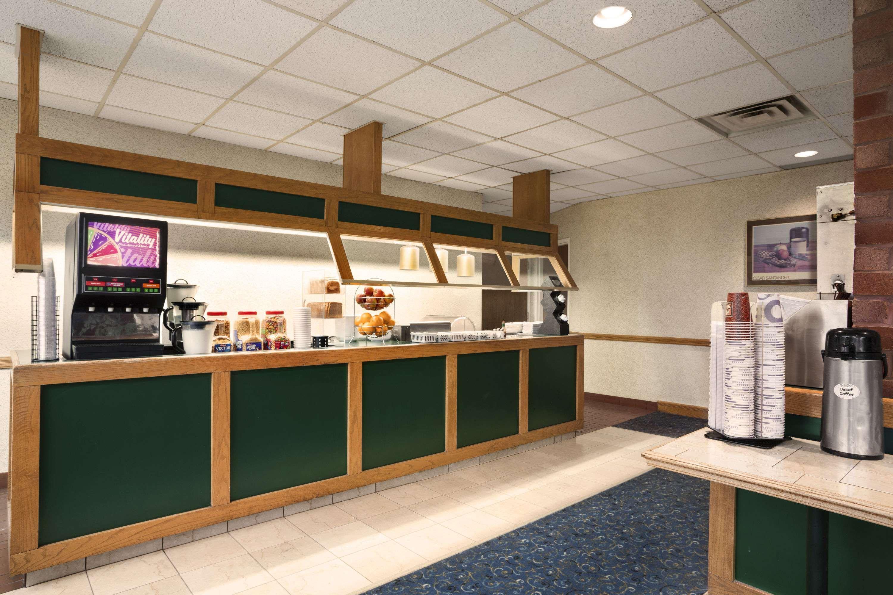 Travelodge By Wyndham Chatham Екстериор снимка